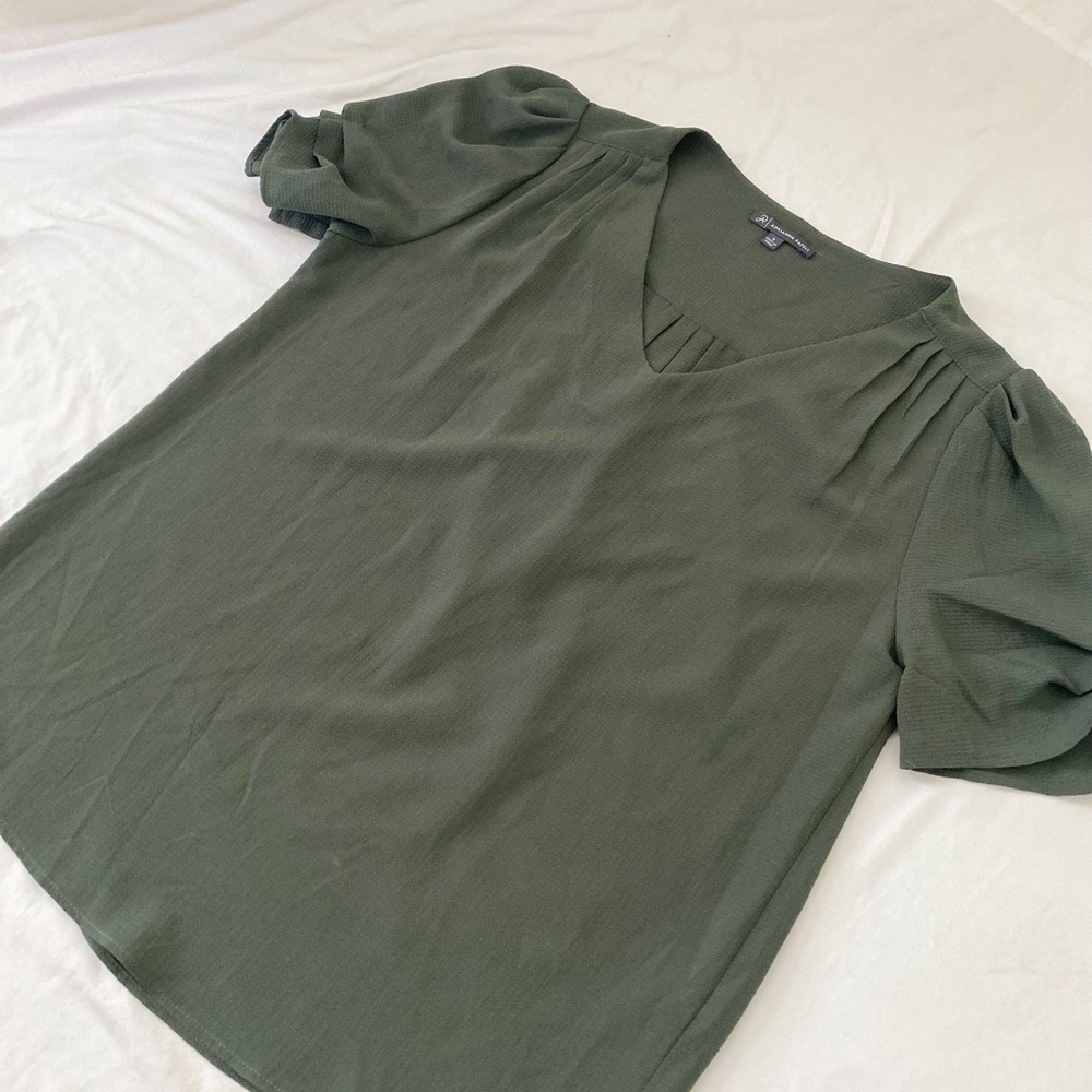 Women's Green Top